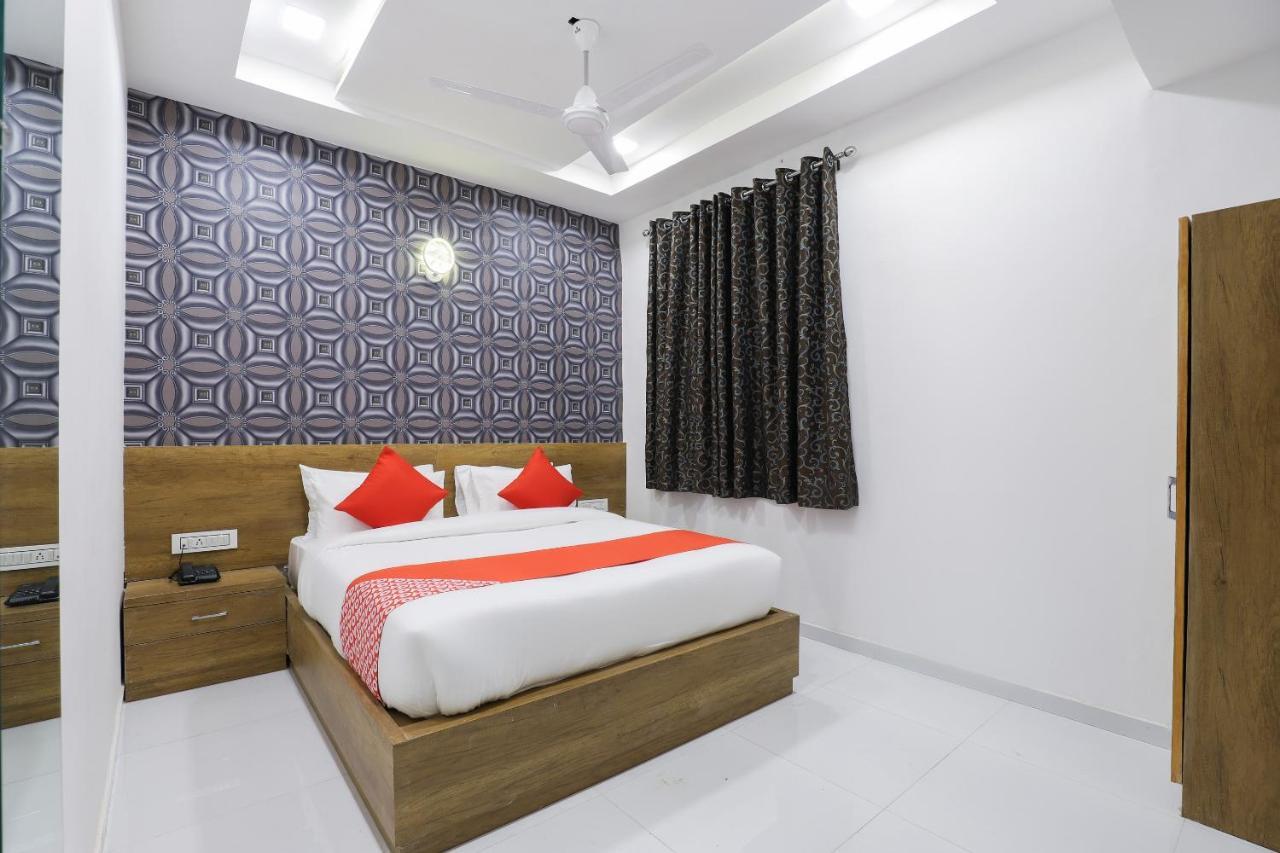 โอโย 49805 เดอะ มิดเวย์ สกาย Hotel กันตินาการ์ ภายนอก รูปภาพ