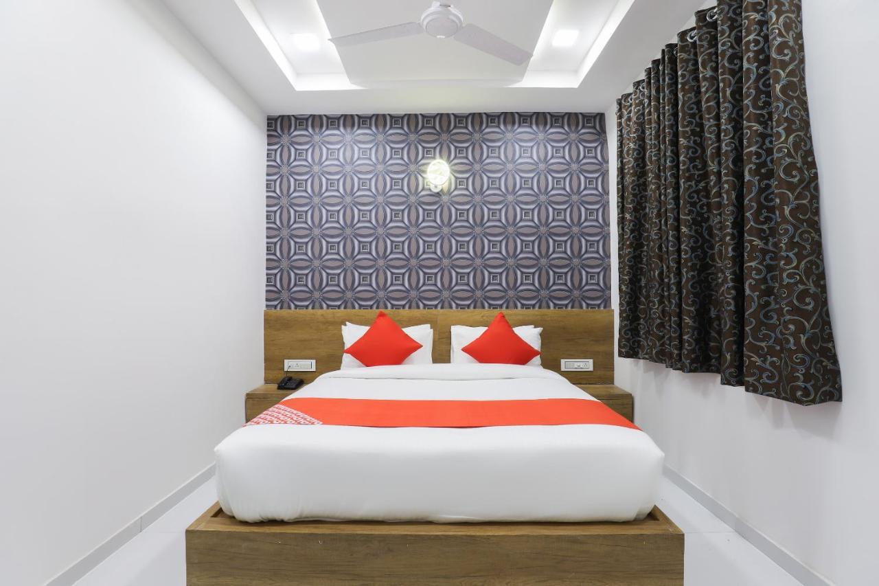 โอโย 49805 เดอะ มิดเวย์ สกาย Hotel กันตินาการ์ ภายนอก รูปภาพ
