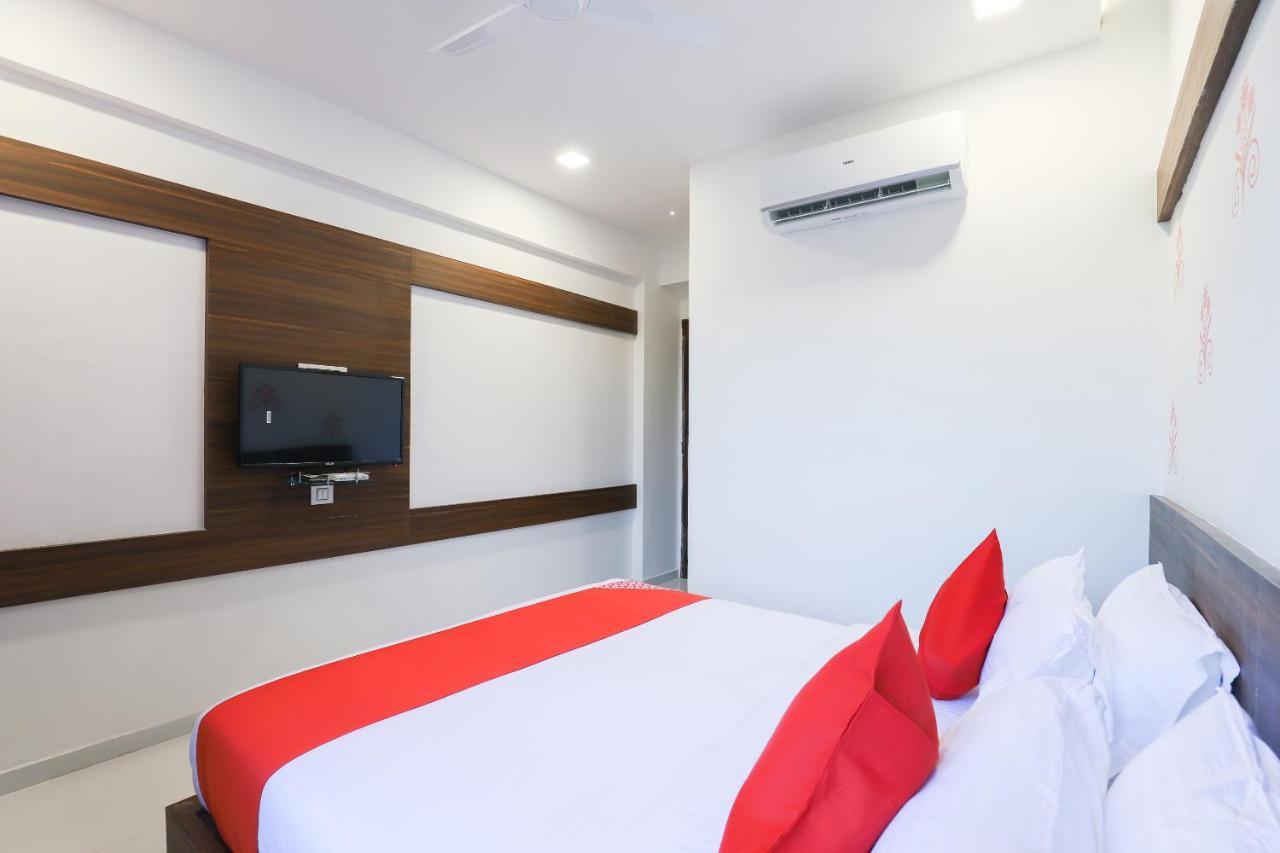 โอโย 49805 เดอะ มิดเวย์ สกาย Hotel กันตินาการ์ ภายนอก รูปภาพ